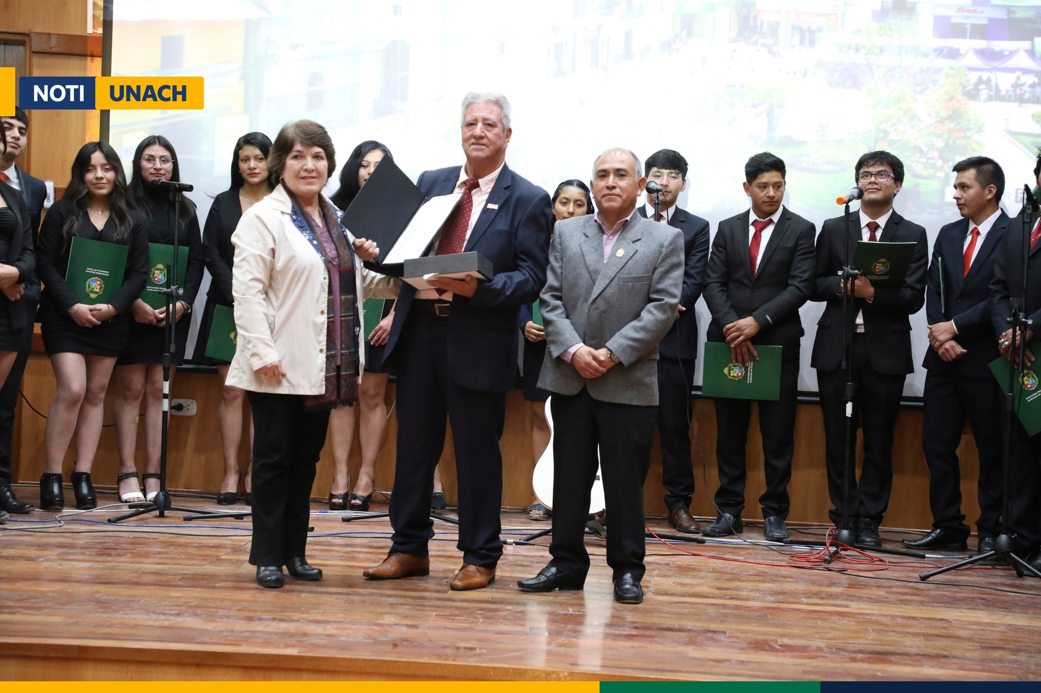 UNACH RECONOCE A COMPOSITOR DEL HUAYNO “EL CHOLO CHOTANO”